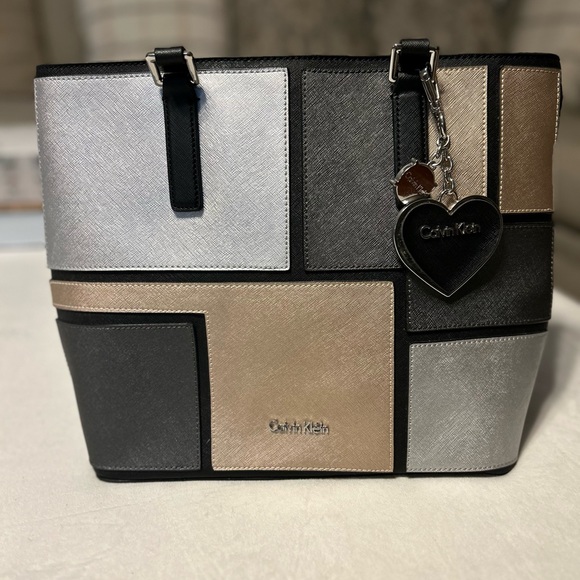 Calvin Klein Tote- New Without Tags - Picture 1 of 10